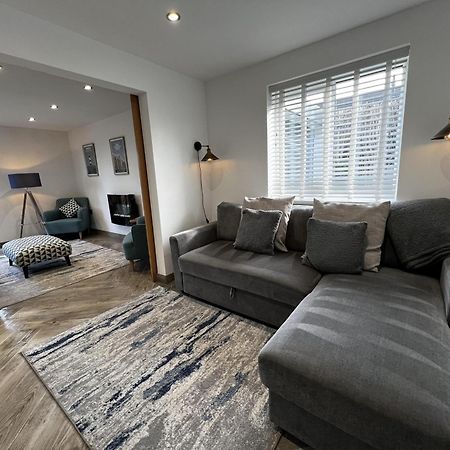 Stylish Modern Home With Parking Enclosed Garden Holyhead Εξωτερικό φωτογραφία