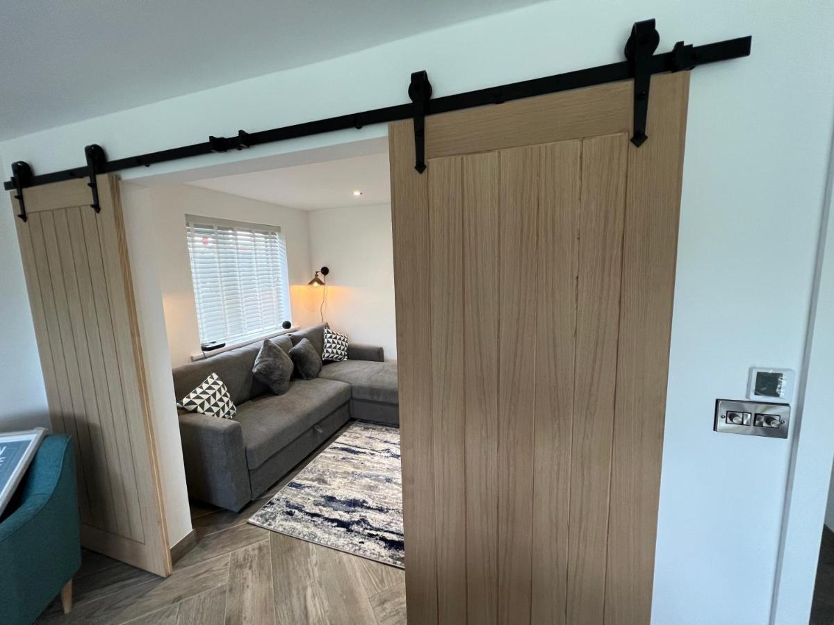 Stylish Modern Home With Parking Enclosed Garden Holyhead Εξωτερικό φωτογραφία