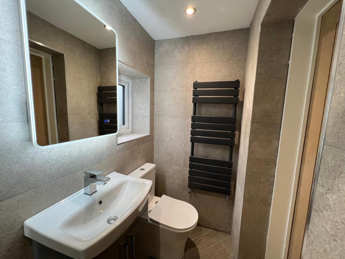 Stylish Modern Home With Parking Enclosed Garden Holyhead Εξωτερικό φωτογραφία