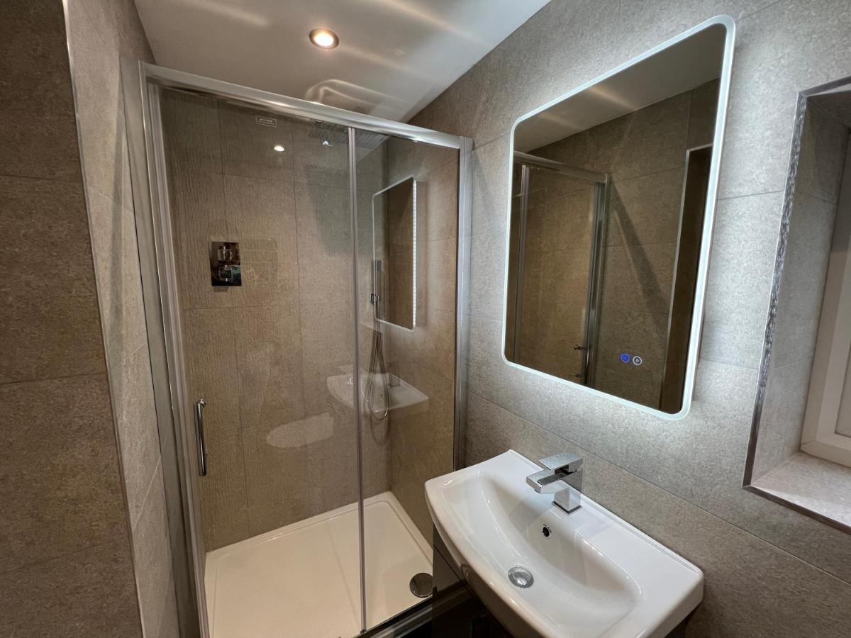 Stylish Modern Home With Parking Enclosed Garden Holyhead Εξωτερικό φωτογραφία