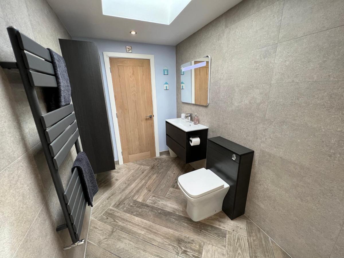 Stylish Modern Home With Parking Enclosed Garden Holyhead Εξωτερικό φωτογραφία