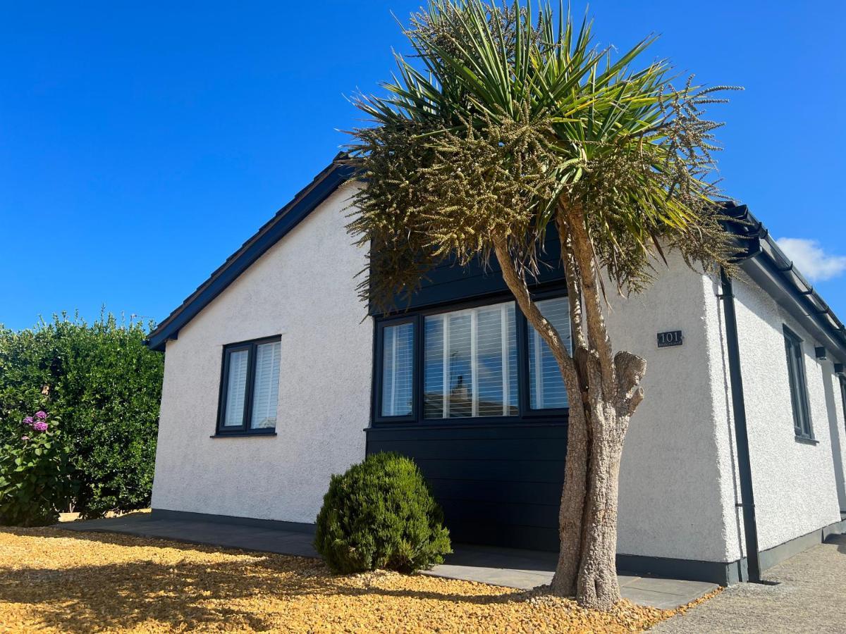 Stylish Modern Home With Parking Enclosed Garden Holyhead Εξωτερικό φωτογραφία