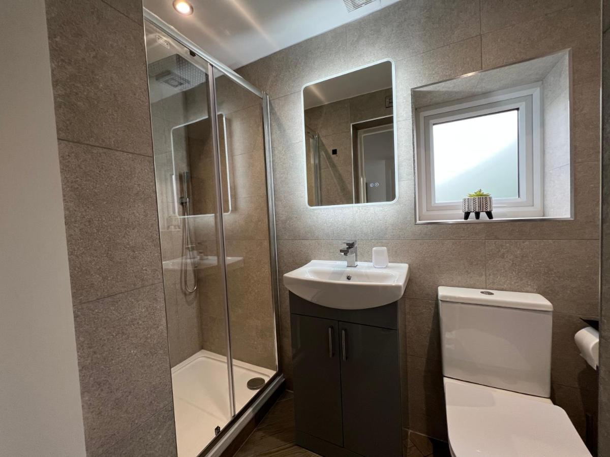 Stylish Modern Home With Parking Enclosed Garden Holyhead Εξωτερικό φωτογραφία