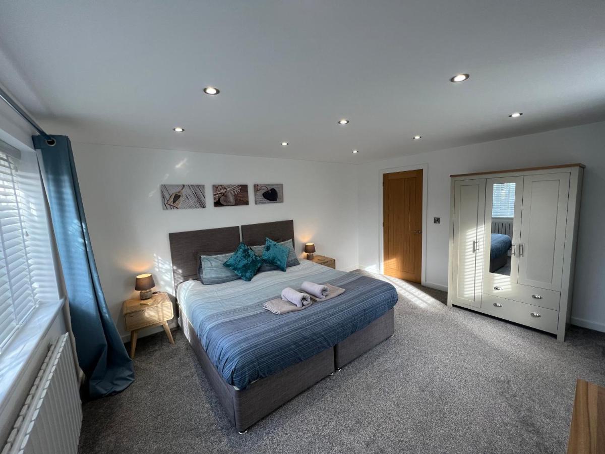 Stylish Modern Home With Parking Enclosed Garden Holyhead Εξωτερικό φωτογραφία