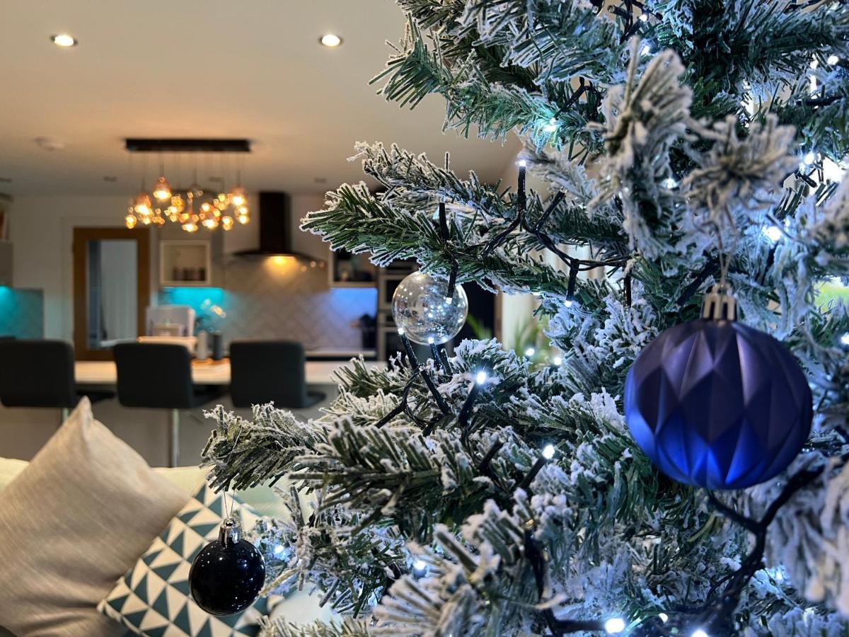 Stylish Modern Home With Parking Enclosed Garden Holyhead Εξωτερικό φωτογραφία