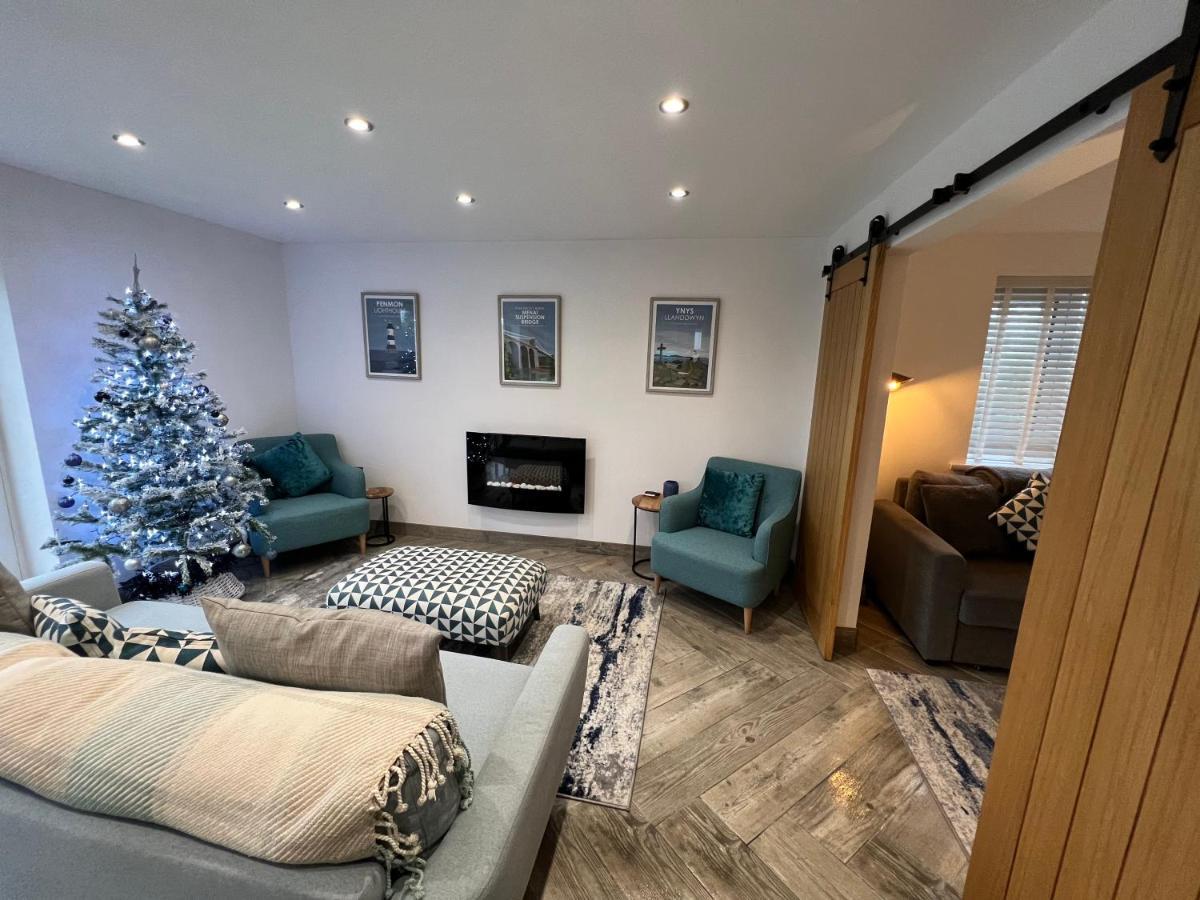 Stylish Modern Home With Parking Enclosed Garden Holyhead Εξωτερικό φωτογραφία