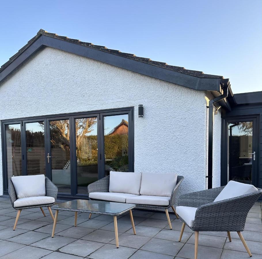 Stylish Modern Home With Parking Enclosed Garden Holyhead Εξωτερικό φωτογραφία
