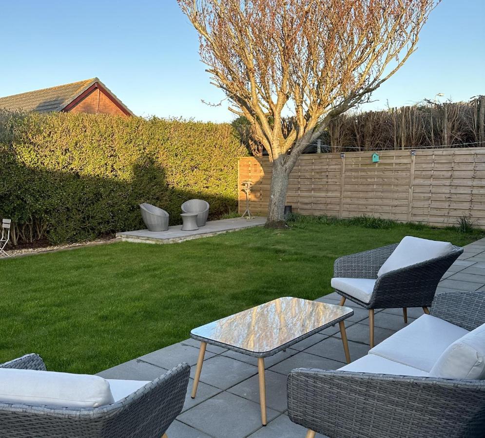 Stylish Modern Home With Parking Enclosed Garden Holyhead Εξωτερικό φωτογραφία