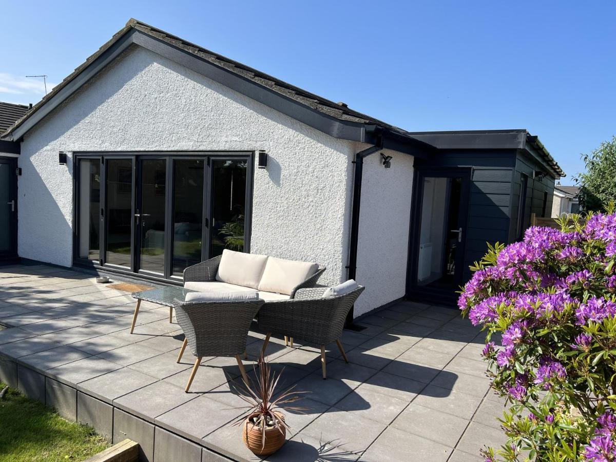 Stylish Modern Home With Parking Enclosed Garden Holyhead Εξωτερικό φωτογραφία