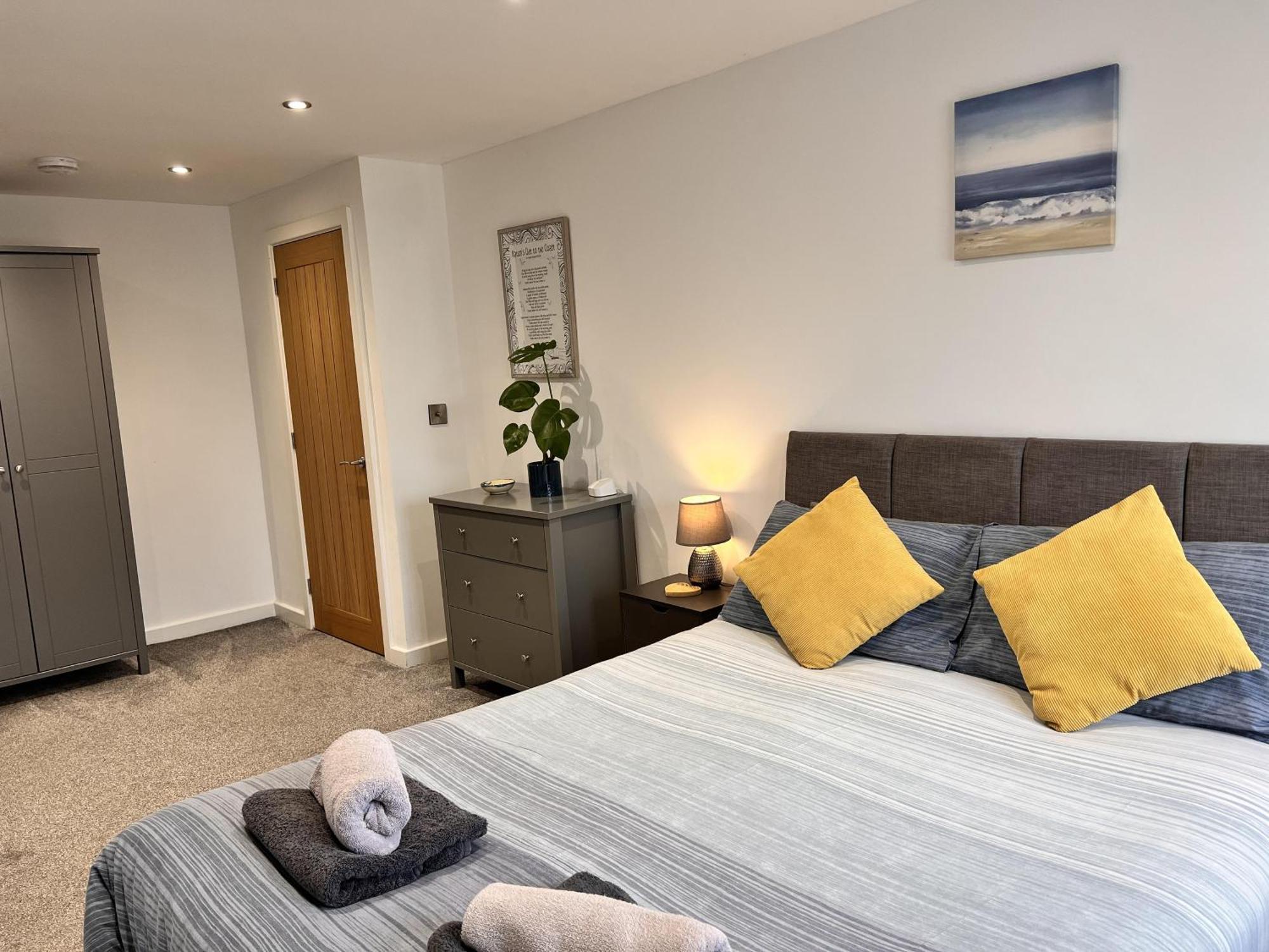 Stylish Modern Home With Parking Enclosed Garden Holyhead Εξωτερικό φωτογραφία