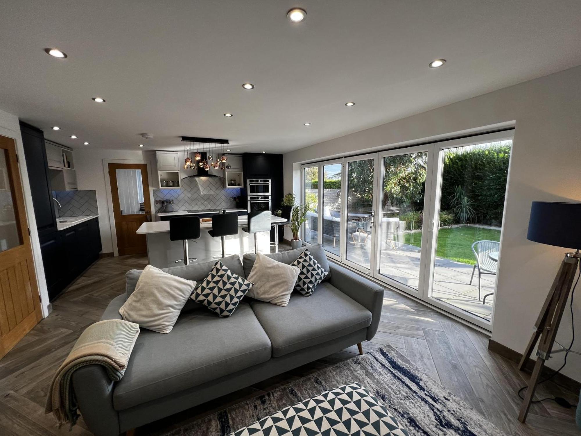Stylish Modern Home With Parking Enclosed Garden Holyhead Εξωτερικό φωτογραφία